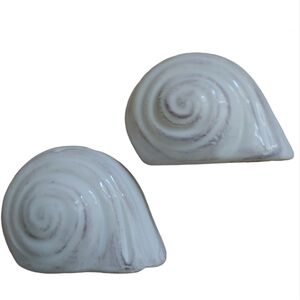 Salt and Pepper Shakers Sea Shells Each 2" x 2" New